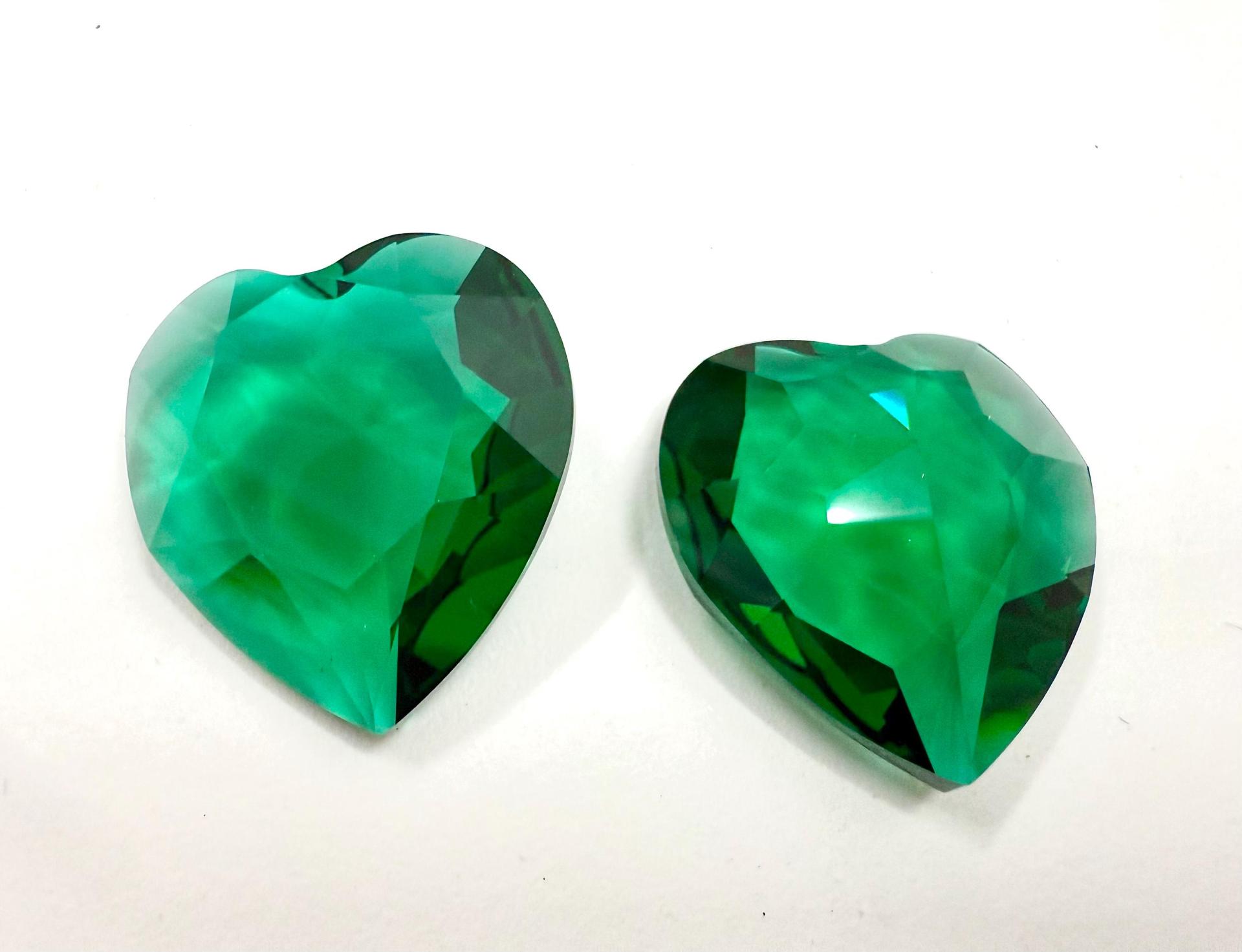 Swarovski Vintage 4827 Heart Rhinestones 28 mm in Emerald unfoiled fancy stones jewelry making