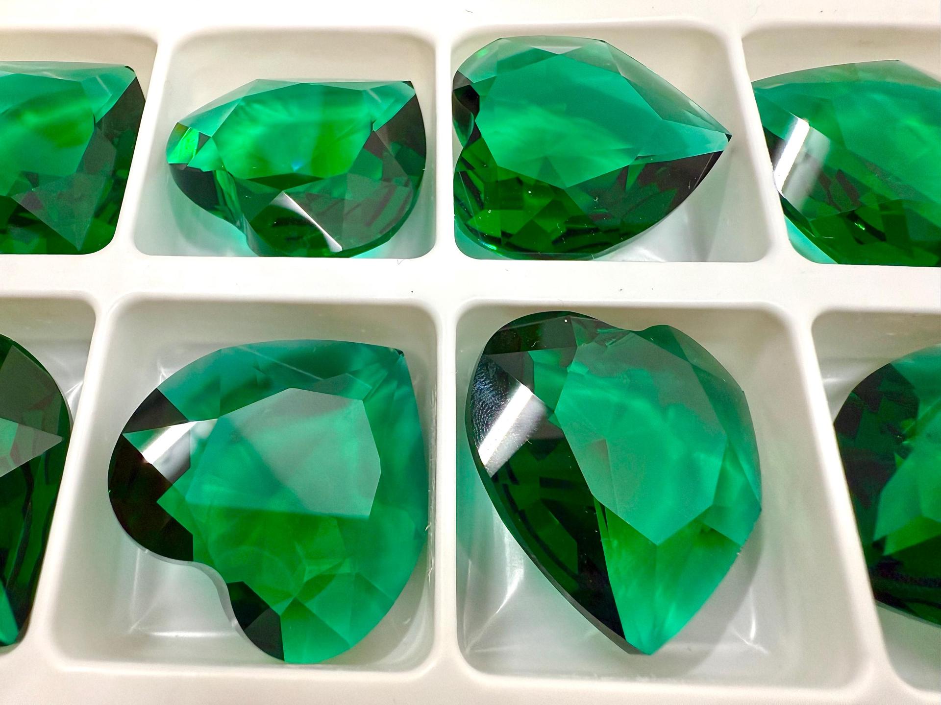 Swarovski Vintage 4827 Heart Rhinestones 28 mm in Emerald unfoiled fancy stones jewelry making