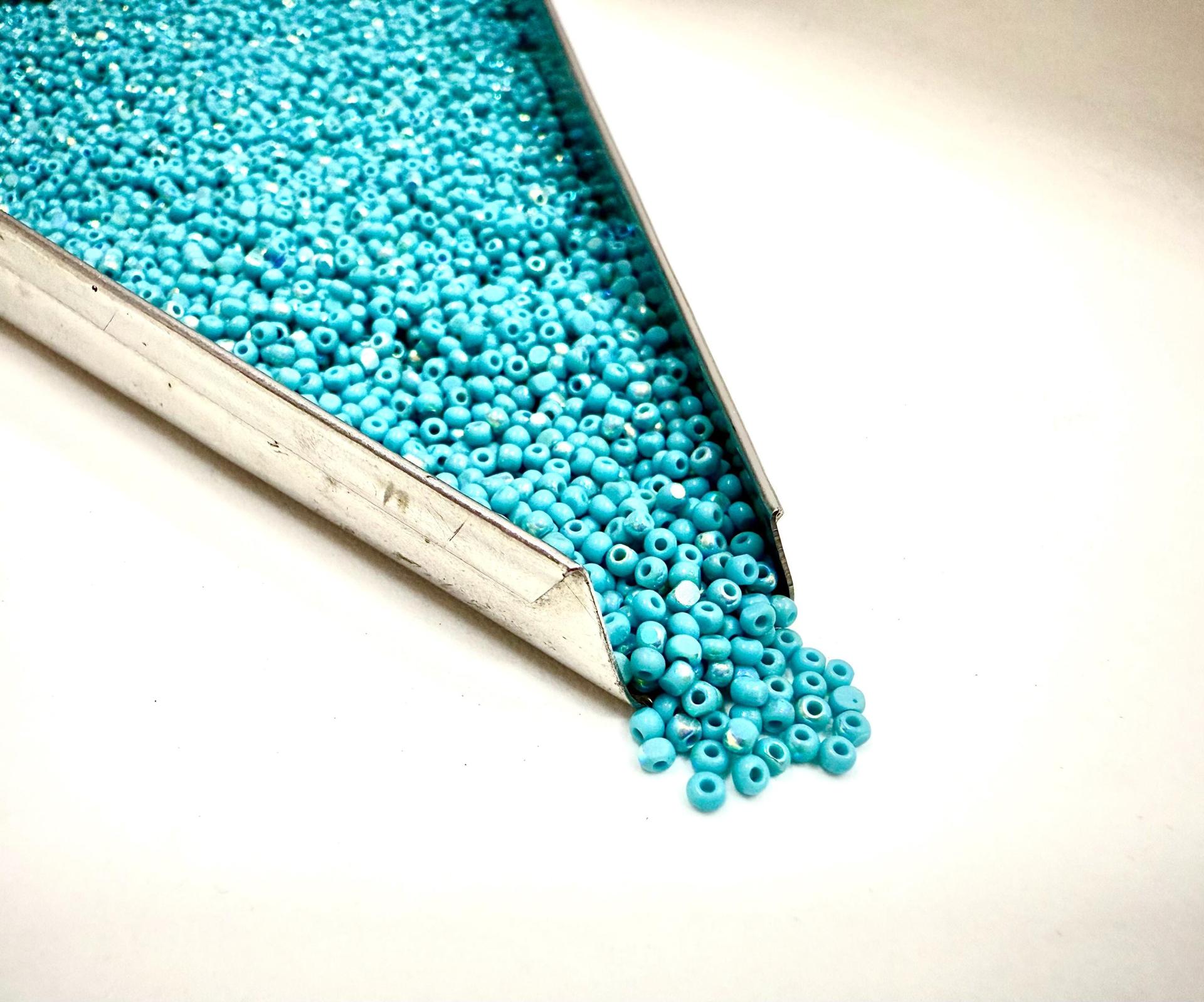 11/0 Charlotte Cut Beads Patina Opaque Premium Turquoise Blue Aurore Boreale