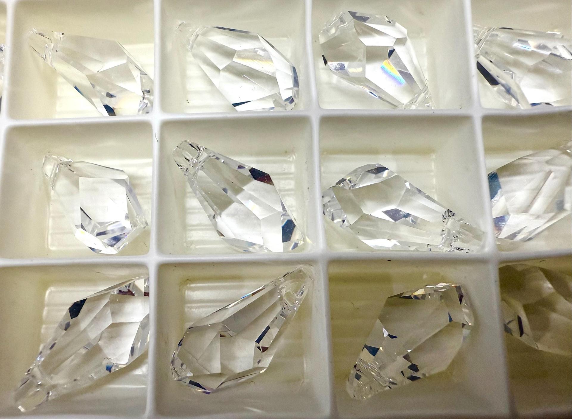 Swarovski 6015 Polygon Drop Pendants 21 MM Fancy Crystal drop in Crystal vintage findings