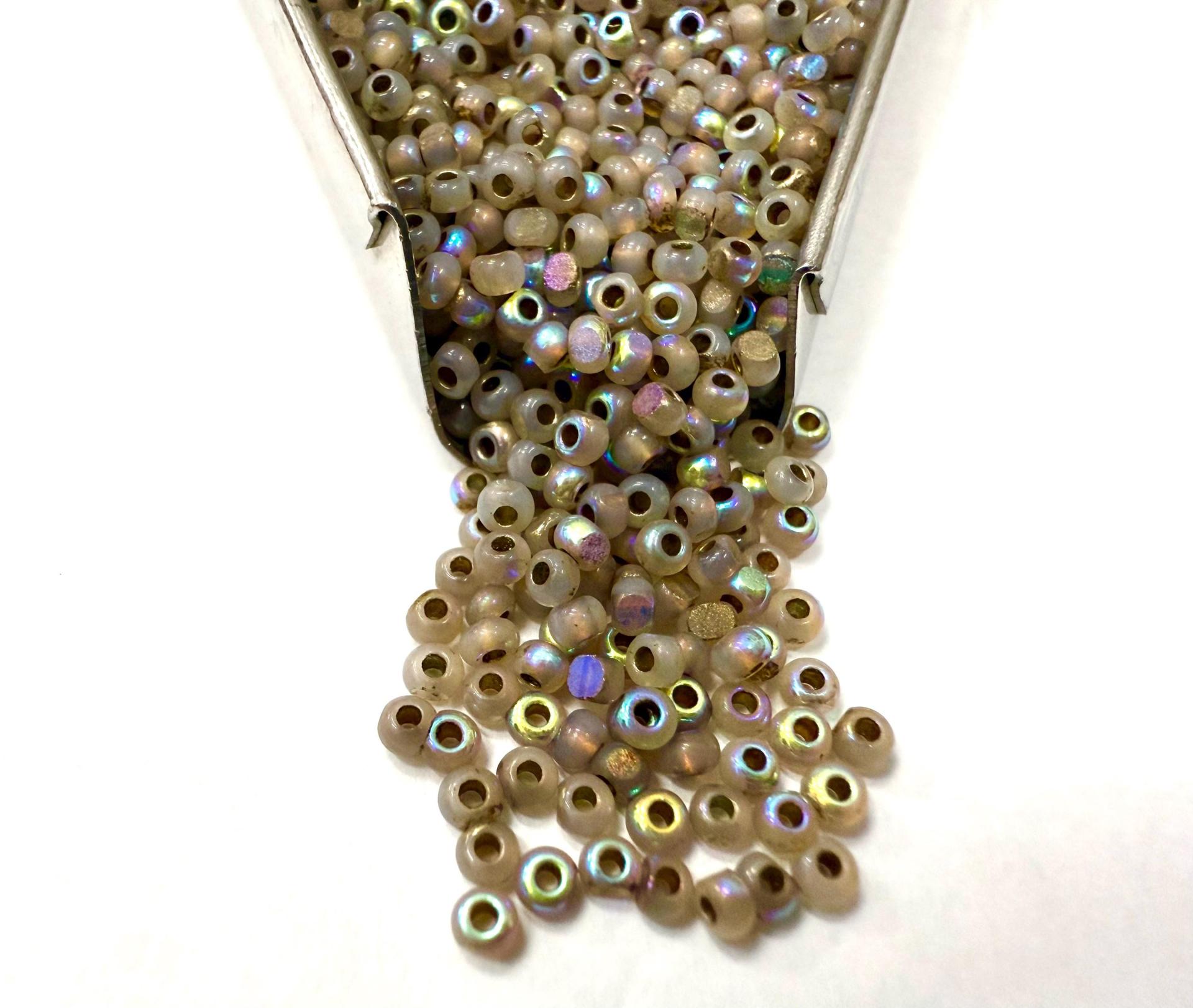 11/0 Charlotte true Cut Beads Patina White Opal Dark Antique Gold Lined Aurore Boreale loose beads embroidery making jewelry native supply