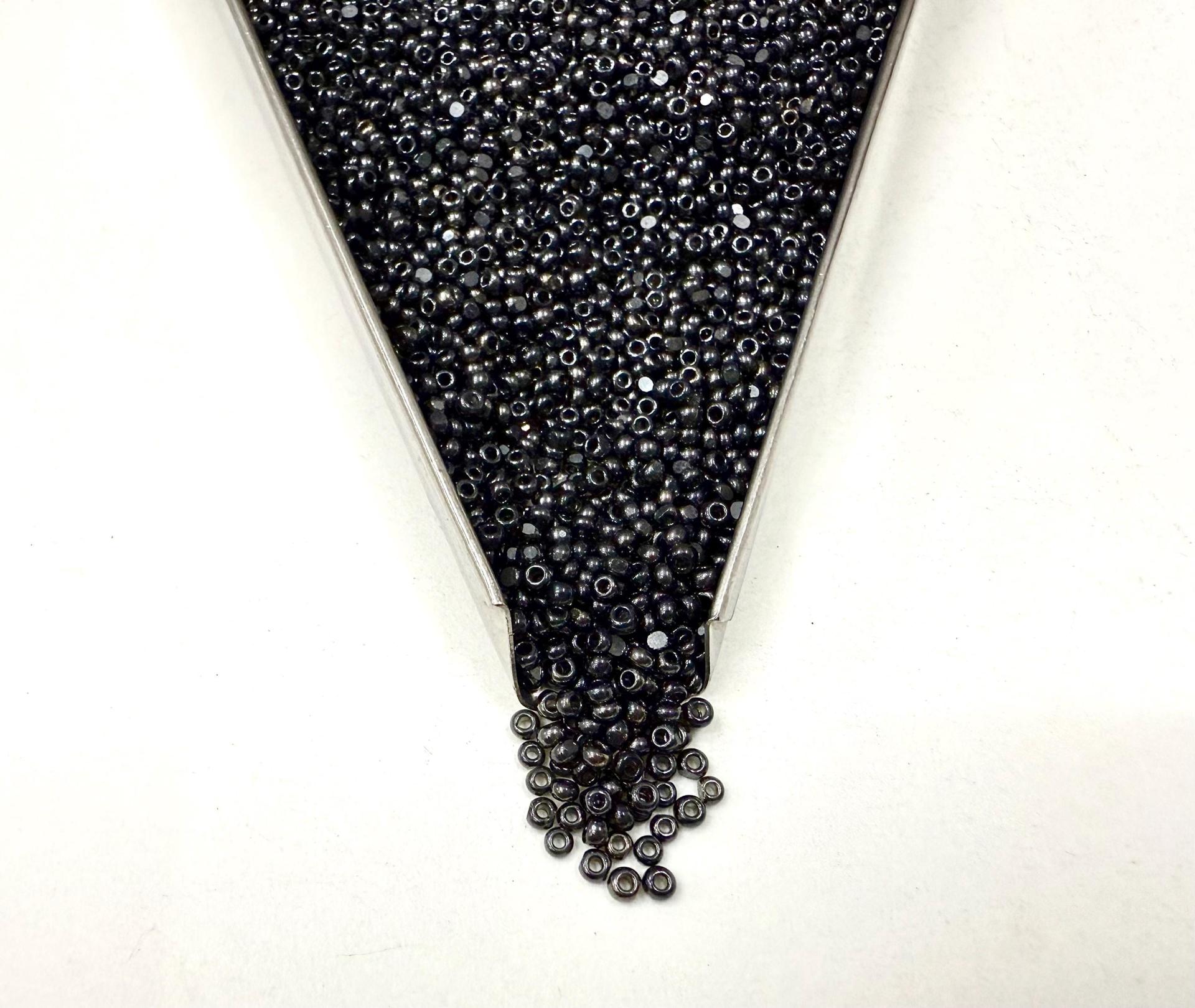 11/0 Charlotte true Cut Beads Ionized Transparent Black Diamond