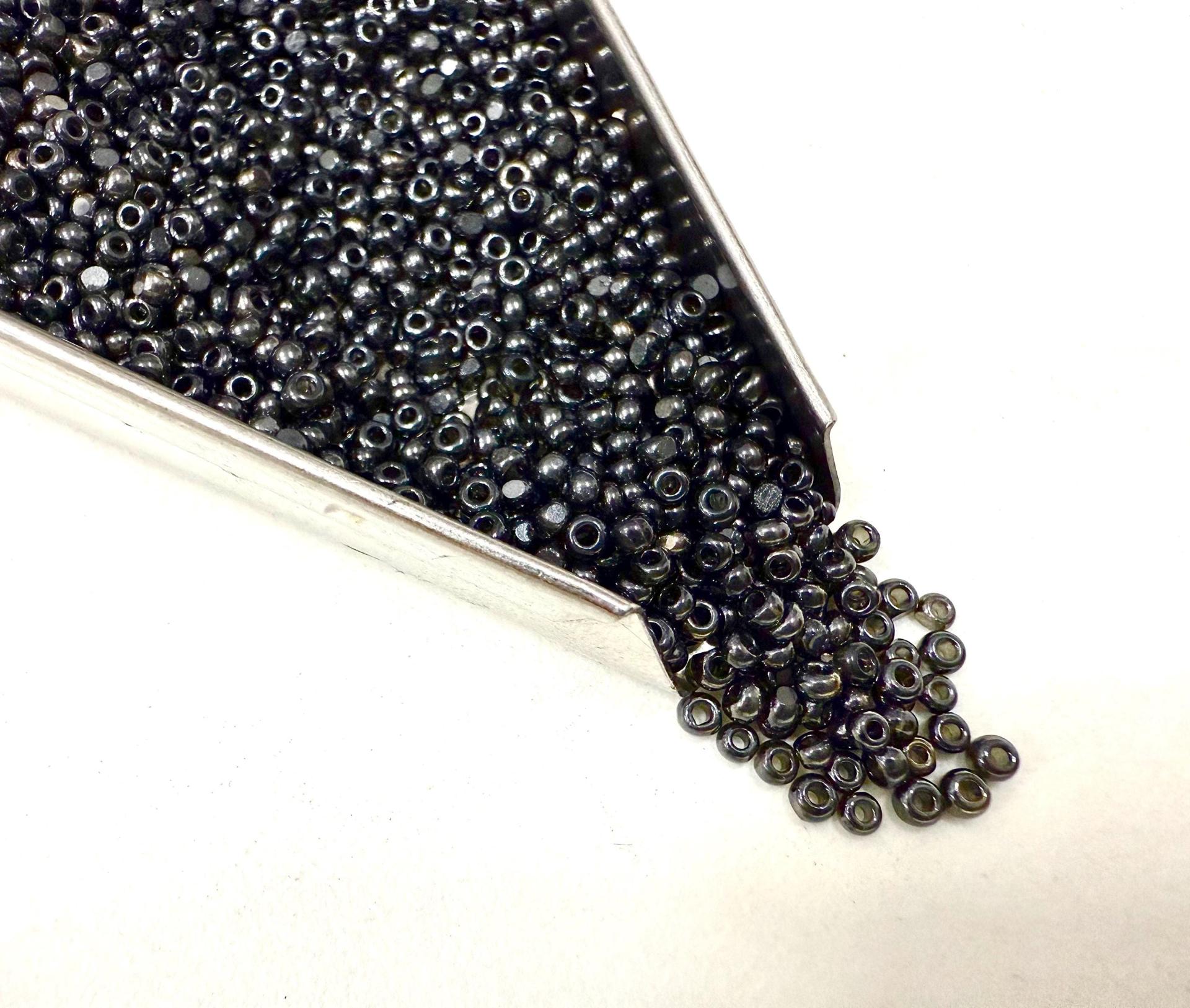 11/0 Charlotte true Cut Beads Ionized Transparent Black Diamond