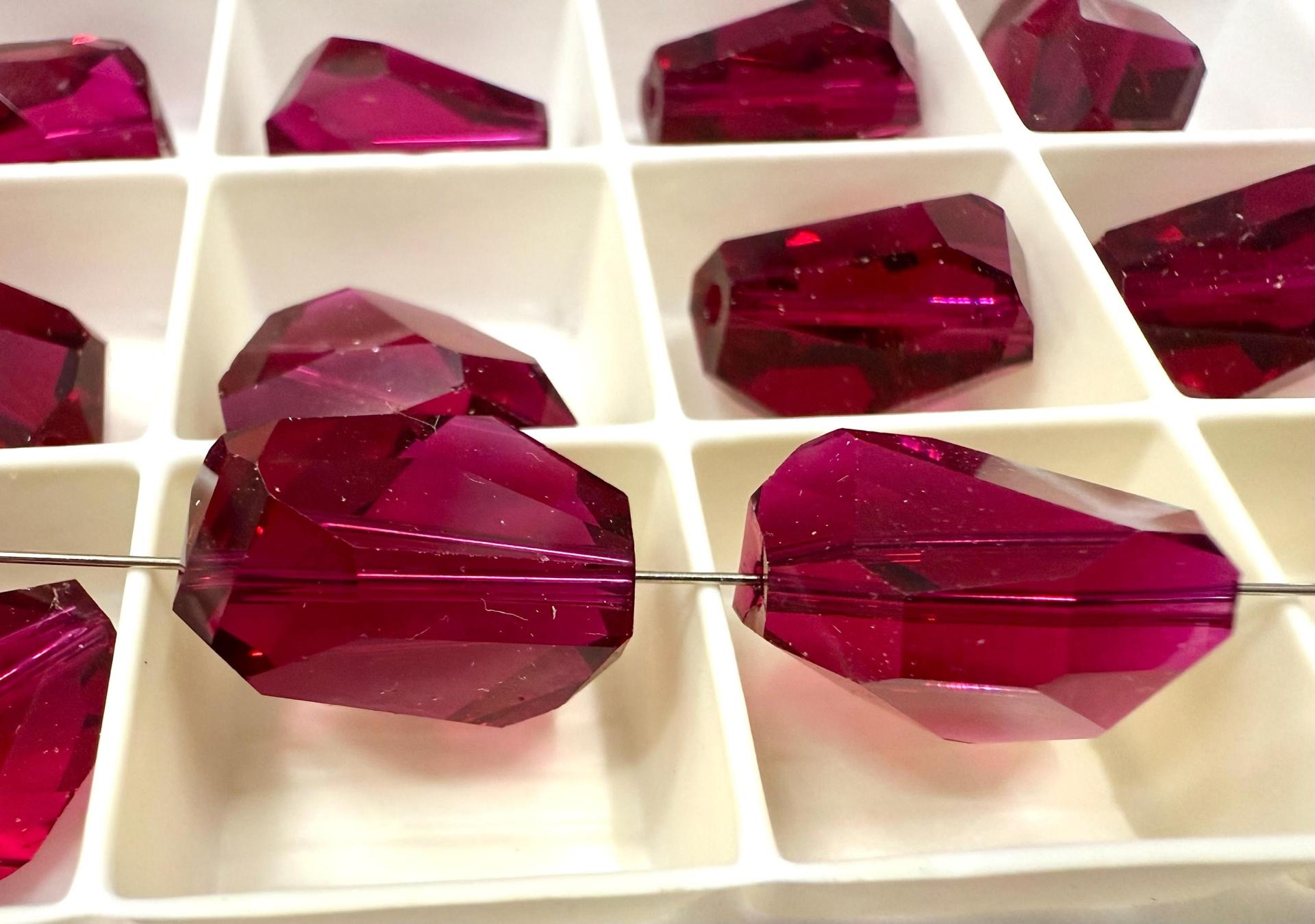 Swarovski Art 5524 CRYSTAL 16mm Cosmic Crystal in Ruby Beads