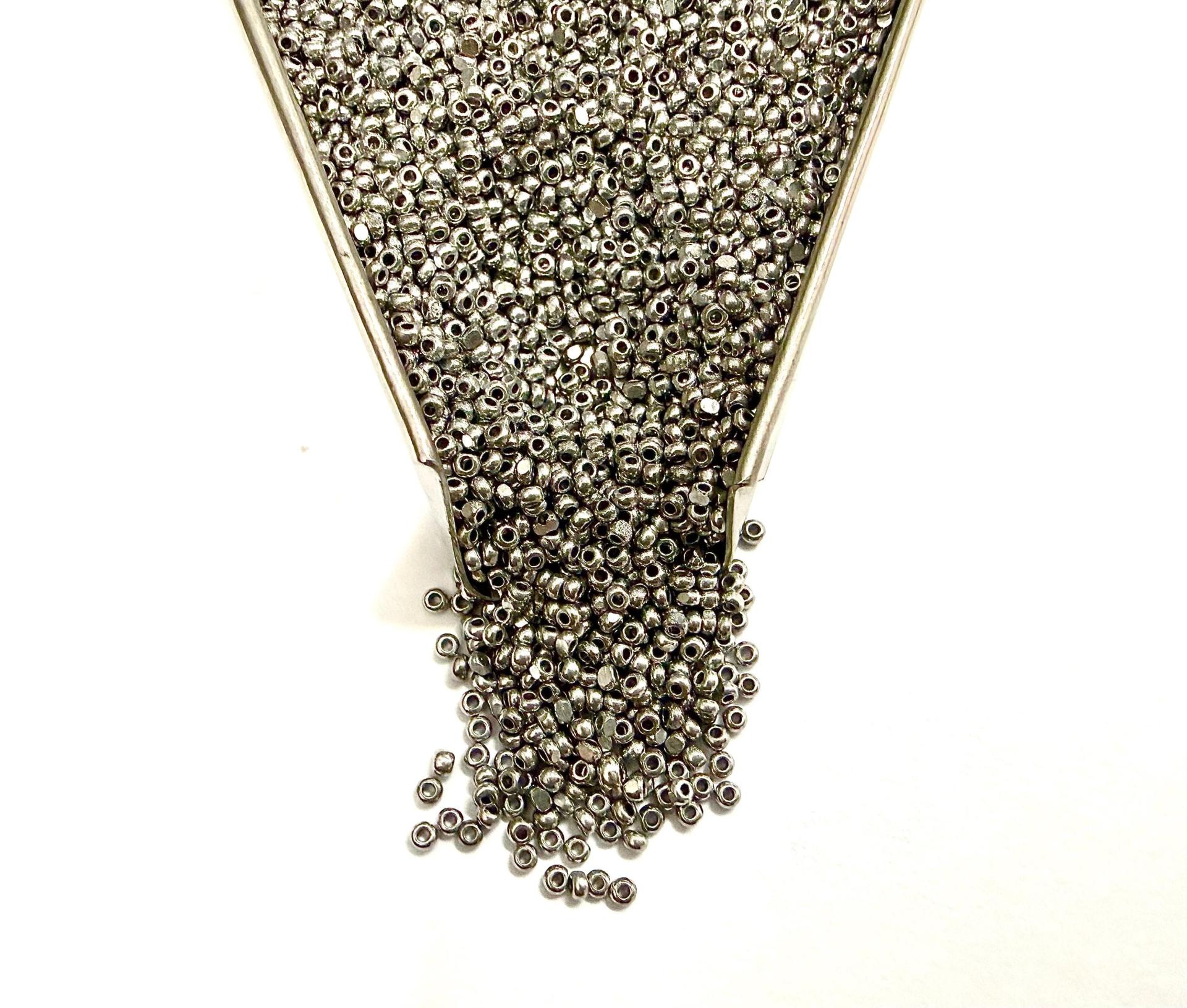 15/0 Charlotte Cut Beads, Metallic Aluminum Silver, Jewelry Making, Embroidery