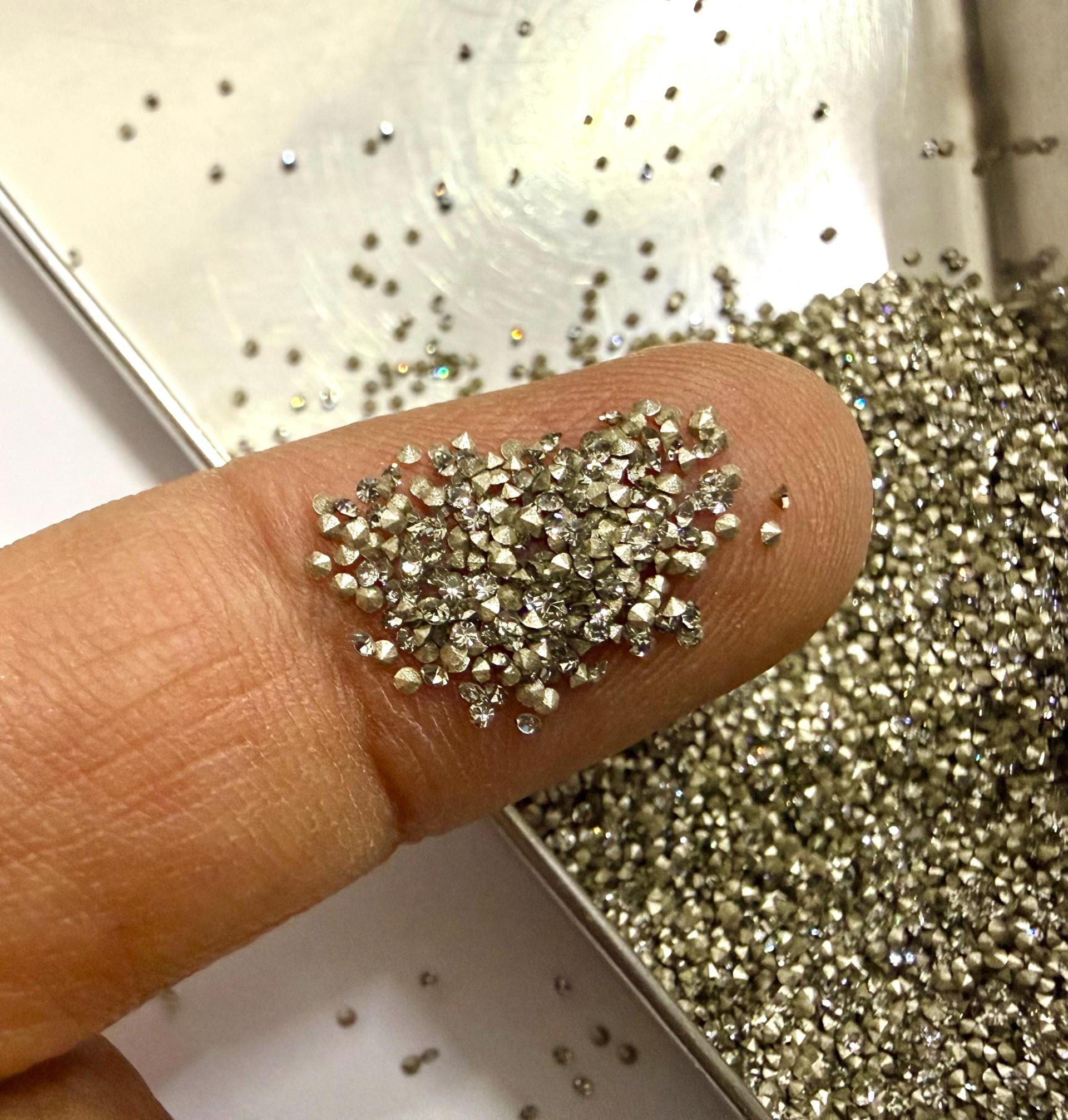 Swarovski Crystal Chatons: PP3 1mm Xilion, Mix Colors