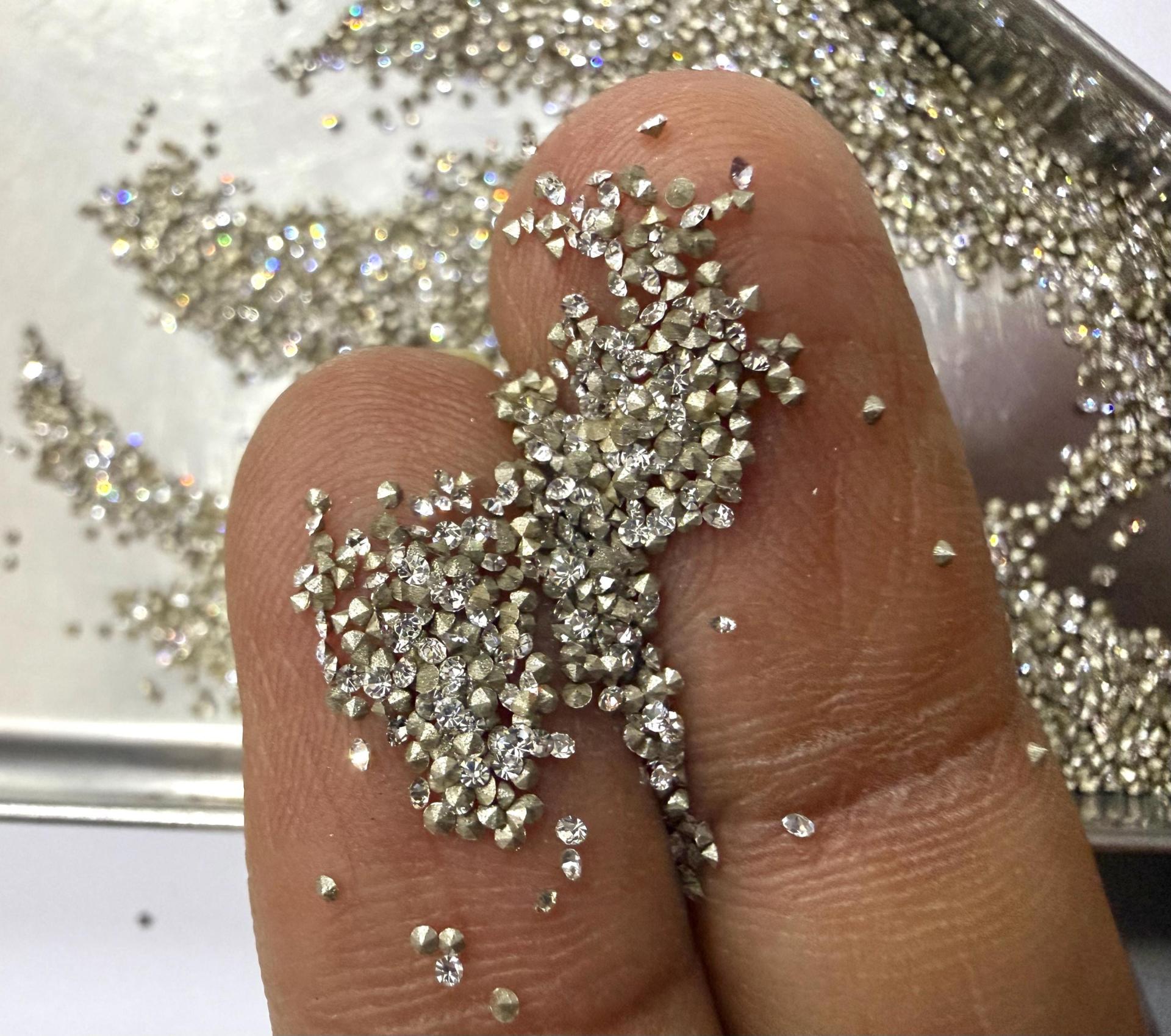 Swarovski Crystal Chatons: PP3 1mm Xilion, Mix Colors
