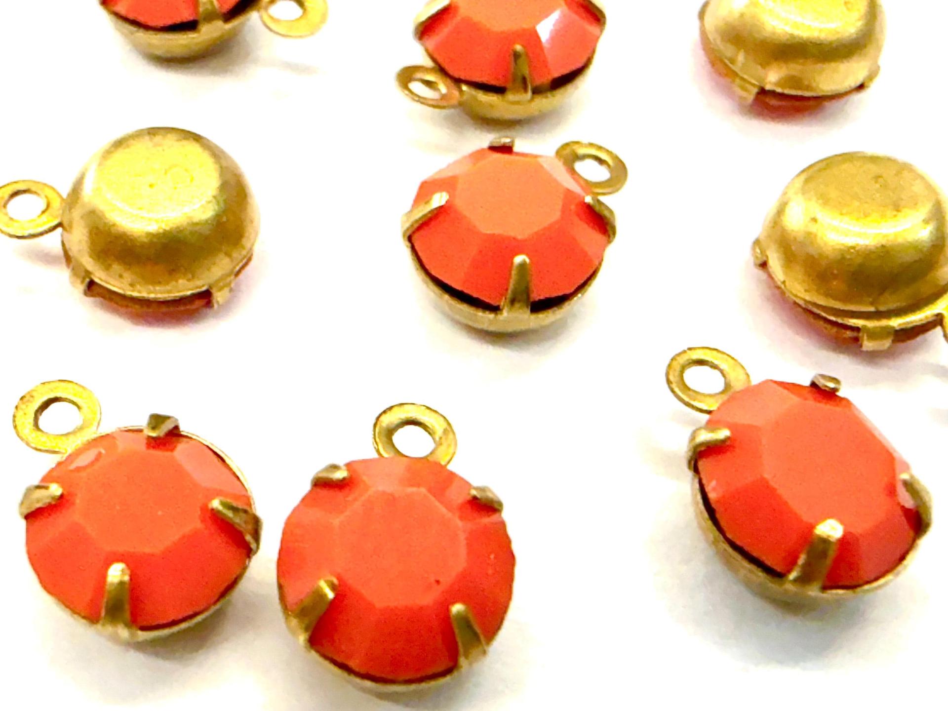 Preciosa Crystal Opaque Light Red Drop, Brass Setting (6mm, 28ss)