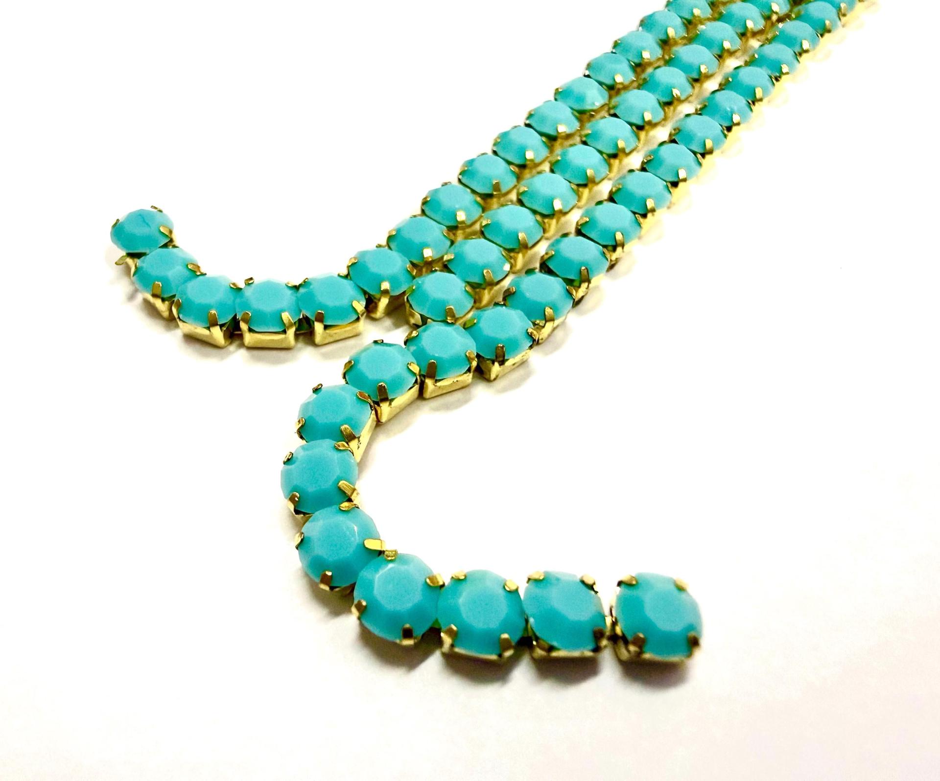 Turquoise Preciosa Rhinestone close cup chain, 16 SS