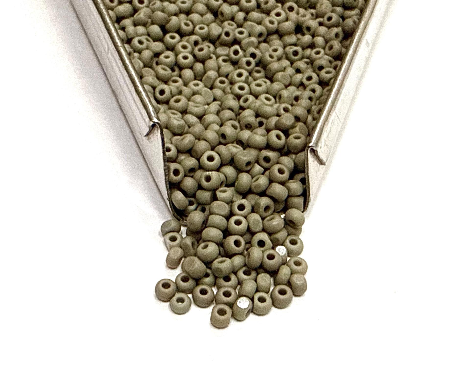 11/0 Matt Opaque Grey Charlotte Cut Beads, Czech Seed Beads