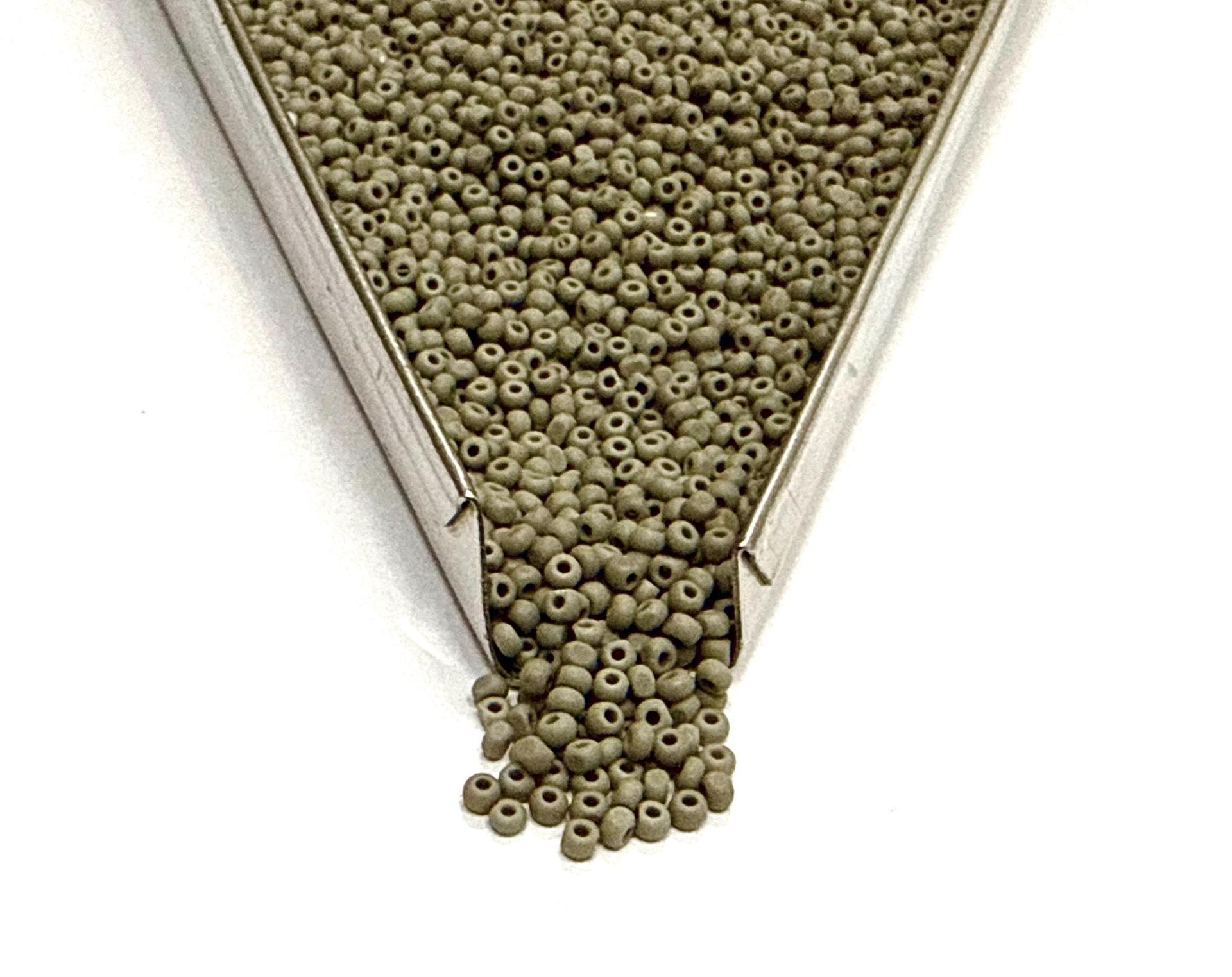 11/0 Matt Opaque Grey Charlotte Cut Beads, Czech Seed Beads