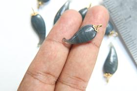 Vintage styled Chili Handmade Dangle in glass 25 mm long in Opaque Dark Gray (6 pieces)