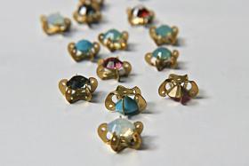 Swarovski 24/28ss Vintage Flower Clips Sewon (22 Crystal Colors)  6/12/24/100 Pieces Brass/Vintage Black Settings