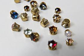 Swarovski 39ss Vintage Clips (31 Crystal Colors) 6/12/24/100 Pieces Brass/Vintage Black Settings