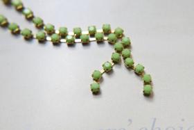 16 SS Rhinestone Chain Vintage Glass Pressed Chatons Peridot Opaque (4mm) 1/2/5/15 Meters vintage findings, strass chains, craft supplies