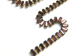 Swarovski Snake Baguette chain 7x3 mm in Burgundy (515) settings in Brass 0.5/1/2 Meters
