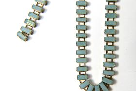 Swarovski Snake Baguette chain 7x3 mm in Pacific Opal (390) settings in Brass 0.5/1/2 Meters