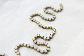 18pp Swarovski Vintage Chain in White Alabaster (2.5mm) 0.5/1/2/5 Meters Brass Settings Wedding Bridal Supplies|Jewelry Making|Decoration