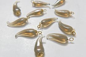 Vintage styled Chili Handmade Dangle in glass 25 mm long in Light Grey Opal (6/30 pieces)