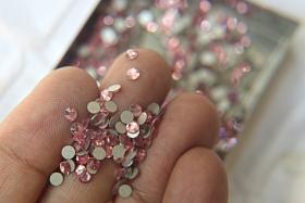 10/12SS Swarovski Flatbacks Light Rose Chaton Roses 2088 Made in Austria 72/144/720/1440 Pieces Nail art decoration