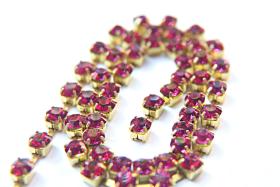 18ss Swarovski Rhinestone Chain in Fuchsia (4.2mm) 0.5/1/2/5 Meters Bridal Supplies, vintage findings, embroidery materials, strass chains