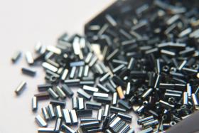 True Cuts Size 2 (2x4mm) Bugle Beads 5/10/20/50/250/500 Grams Metallic Blue Preciosa Ornella loose tube beads, embroidery materials, craft