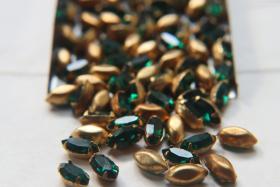 Swarovski 10x5 mm Vintage Navette brass setting in Emerald 12/24/100/500 Pieces jewelry supplies in Brass/Vintage Black