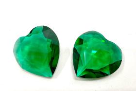 Swarovski Vintage 4827 Heart Rhinestones 28 mm in Emerald unfoiled fancy stones jewelry making