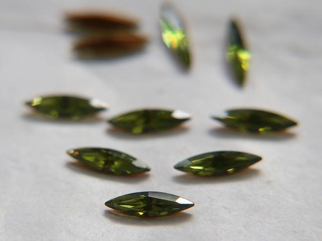 11x3mm Swarovski Olivine Marquise, New Vintage Pointy Back Navette 4200 crystals, gold foil 6/24 Pieces Jewery making stones gemstones